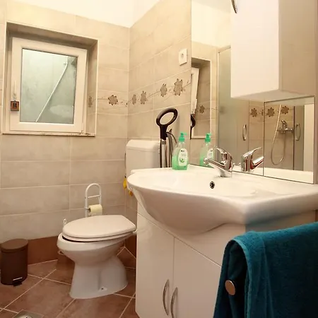 One Bedroom Flat In Rl Apartma