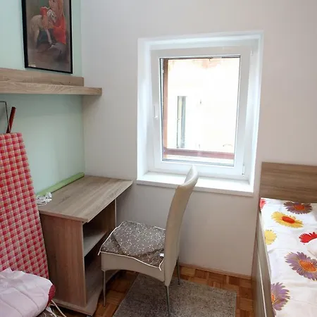 One Bedroom Flat In Rl Apartma