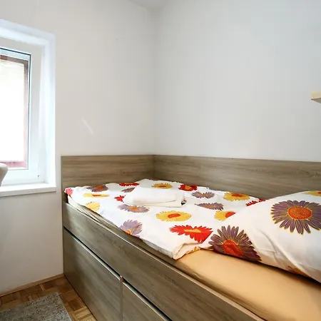 One Bedroom Flat In Rl Apartma *