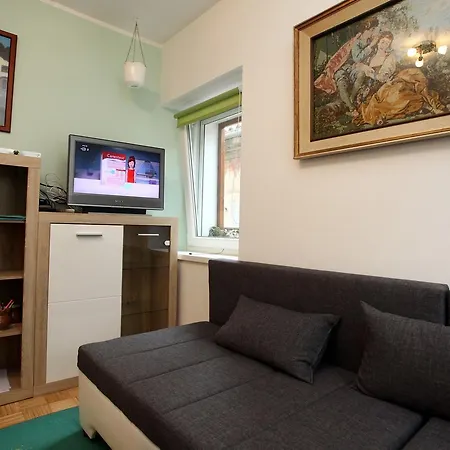 One Bedroom Flat In Rl Apartma
