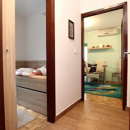 One Bedroom Flat In Rl Lägenhet